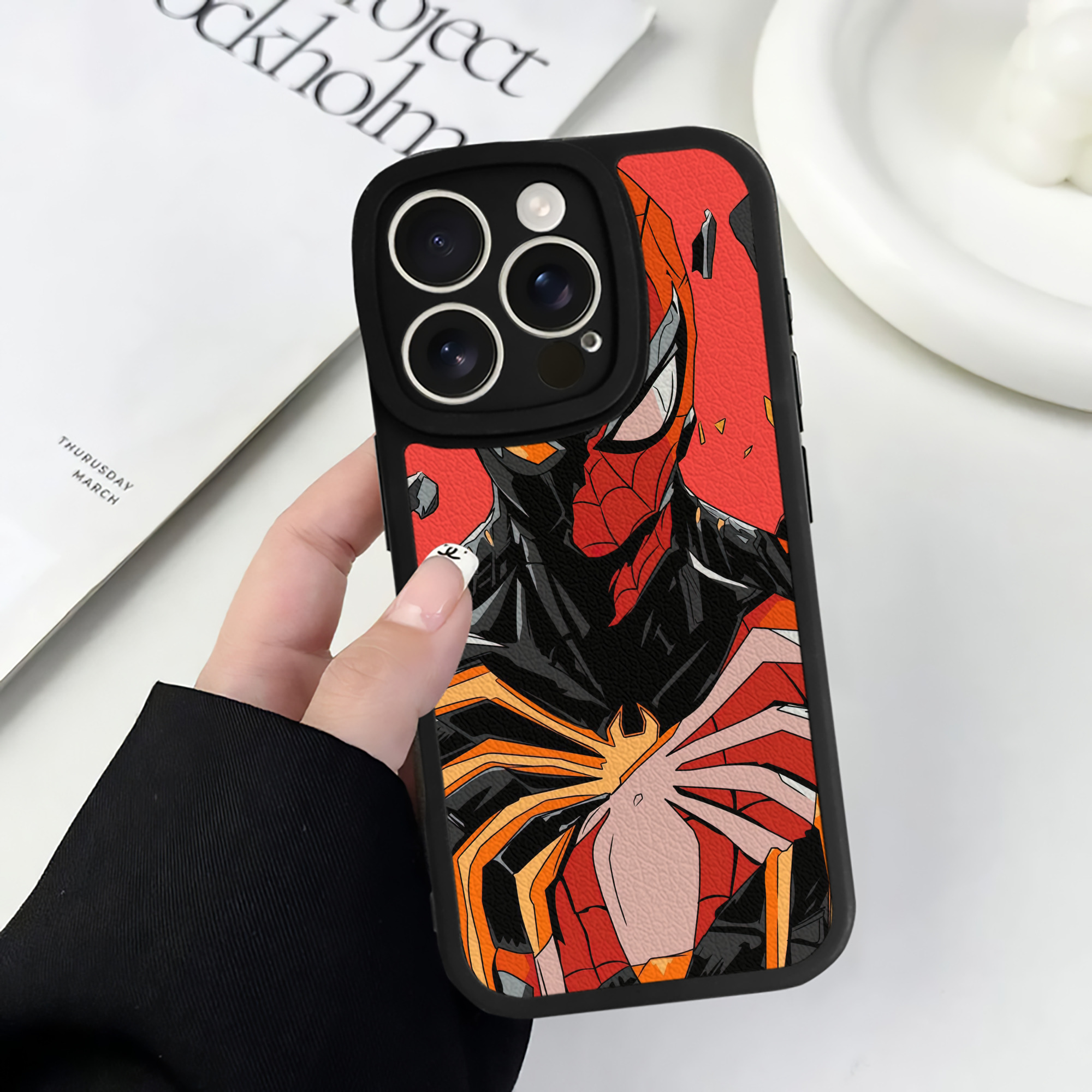 Spider Man スパイダーマン 【iPhone 16シリーズ対応】シリコンスマホケース（レザー調） 材質：シリコン
